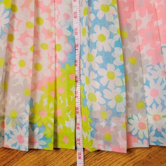 Vintage 1960s Eve Carter Floral Sleeveless Dress with Pleated Skirt - Picture 15 of 16